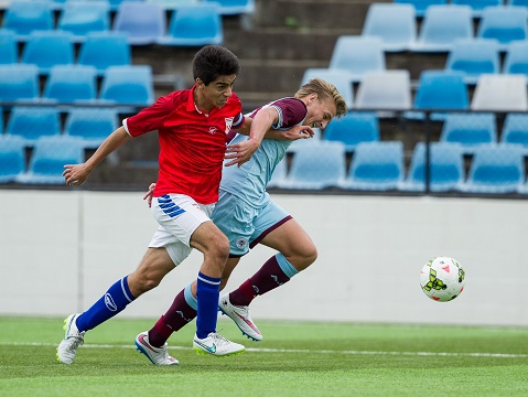 Sydney United 58 v APIA Leichhardt action during Round 7 of PS4 NPL NSW Mens 1 at Sydney United Sports Centre, Edensor Park, NSW on April 26, 2015. (Photo by Gavin Leung/G-shot Photography)
