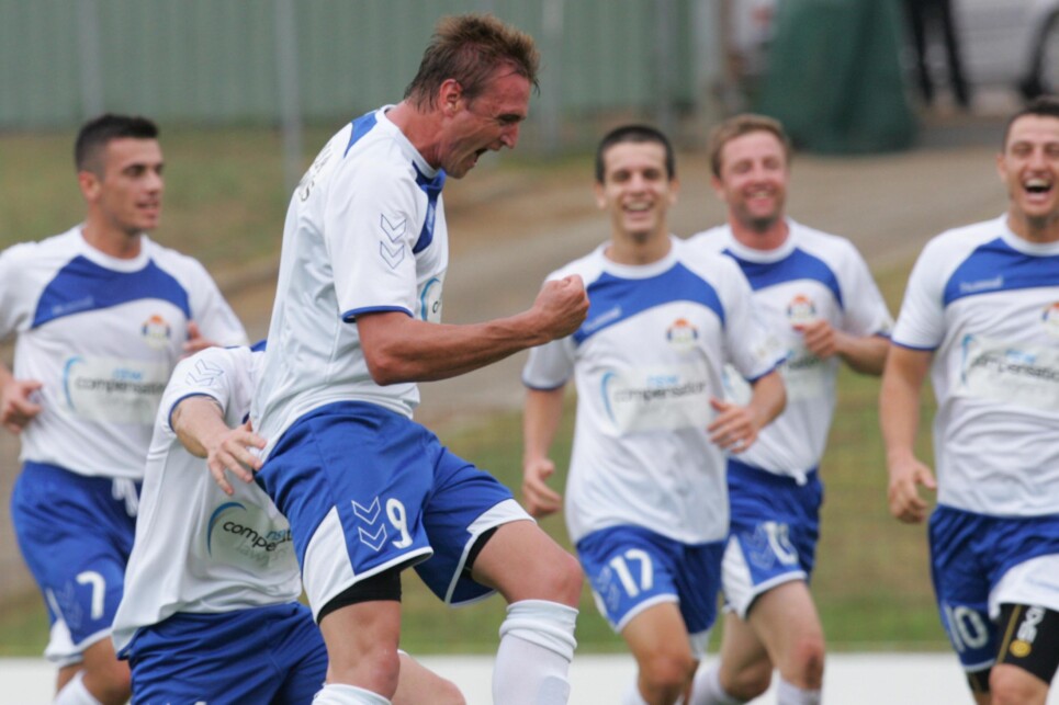 Bonnyrigg_White_Eagles_celebrate