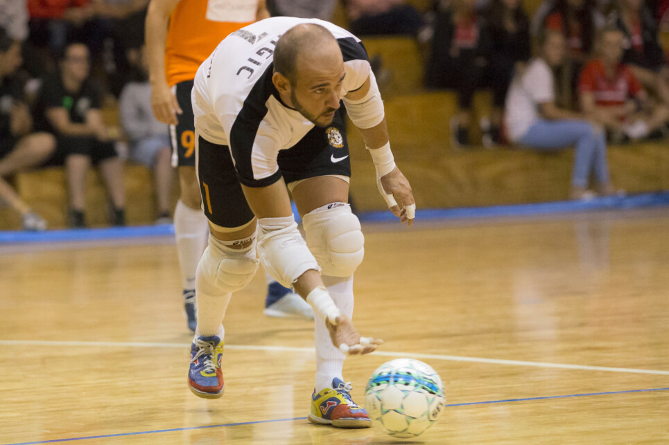 November 26, 2017, Sydney. FNSW Futsal Cup Men's Final between Inner West Magic and Campbelltown Quake at Valentine Sports Park. (Credit: Damian Briggs/FNSW)