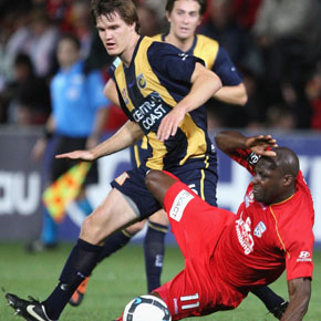 ADELAIDE, AUSTRALIA - SEPTEMBER 11:  Lloyd Owusu of United loses his balance during the round six A-League match between Adelaide United and the Central Coast Mariners at Hindmarsh Stadium on September 11, 2009 in Adelaide, Australia.  (Photo by Lucas Dawson/Getty Images) *** Local Caption *** Lloyd Owusu