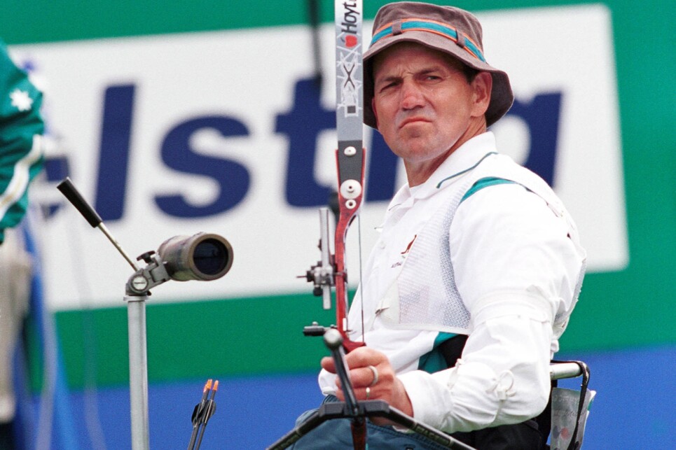 John Marshall (AUS) waits Archery Sydney 2000 PG