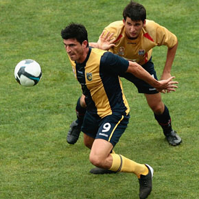 National Youth League Rd 7 - Jets v Mariners NEWCASTLE, AUSTRALIA - OCTOBER 23: Nik Mrdja of the Mariners contests the ball during the round seven National Youth League match between the Newcastle Jets and the Central Coast Mariners at EnergyAustralia Stadium on October 23, 2009 in Newcastle, Australia. (Photo by Corey Davis/Getty Images) *** Local Caption *** Nik Mrdja