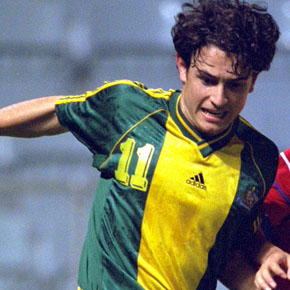 15 Jan 2000:  Nick Rizzo of the Olyroos fights for the ball against Park Ji Sung of Korea in the match between the Olyroos and Korea, during the Four Nation Soccer Tournament played at Hindmarsh Stadium in Adelaide, Australia. Mandatory Credit: Matt Turner/ALLSPORT